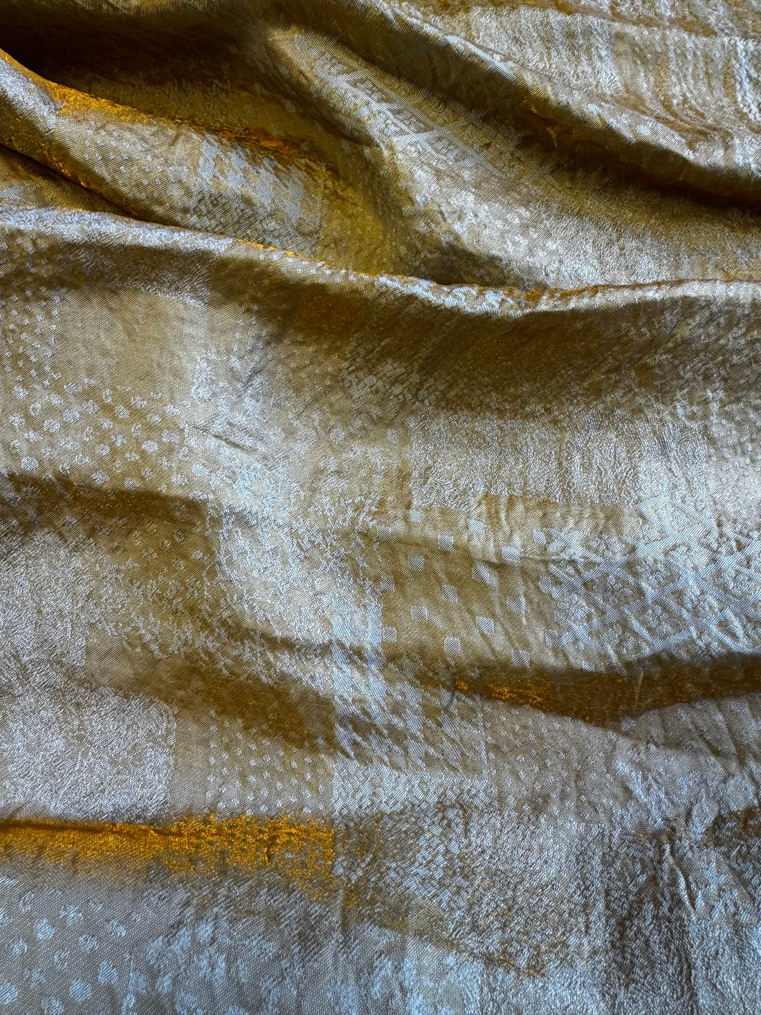 Sinue Silk Set in Golden Sunet Brocade Silk